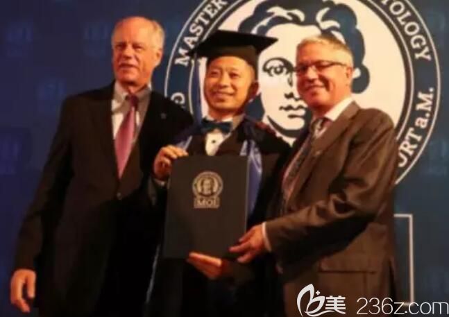 上海恒愿口腔鄭奎獲獎(jiǎng)圖 上海恒愿口腔鄭奎獲獎(jiǎng)圖