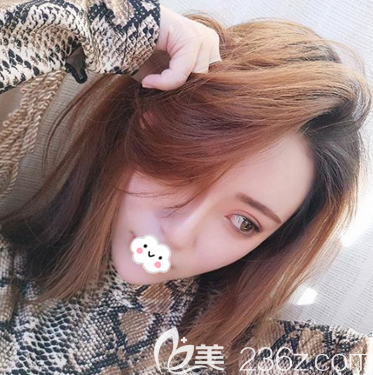 去梅州曙光整形醫(yī)院找李瑞醫(yī)生做完雙眼皮隆鼻后拿到一份整形價(jià)格表