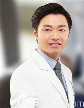 李常元 韓國(guó)延世m(xù)ini整形醫(yī)院代表院長(zhǎng) 李常元 韓國(guó)延世m(xù)ini整形醫(yī)院代表院長(zhǎng)