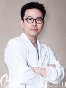 姜秉秀 韓國(guó)我們整形外科院長(zhǎng) 姜秉秀 韓國(guó)我們整形外科院長(zhǎng)