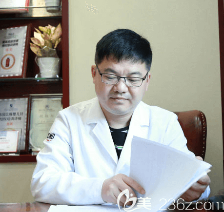 北京華韓趙國平醫(yī)生工作照 北京華韓趙國平醫(yī)生工作照
