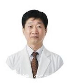 李揆潤 韓國清潭YOON整形醫(yī)院代表院長 李揆潤 韓國清潭YOON整形醫(yī)院代表院長