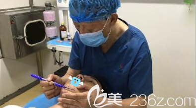 成美賴明忠假體豐下巴術(shù)前劃線