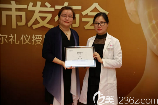 劉群成為為法國絲麗指定治療醫(yī)生 劉群成為為法國絲麗指定治療醫(yī)生