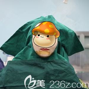 楊國(guó)梁院長(zhǎng)幫我做假體墊下巴術(shù)后即刻下巴腫脹