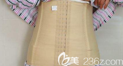 腰腹部抽脂術(shù)后堅(jiān)持穿塑身衣