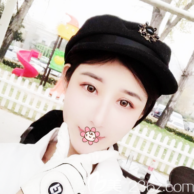 上次找佛山華美雷朝勇做的雙眼皮修復(fù)很成功這次又來做了祛眼袋效果也是沒的說