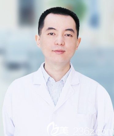 口腔種植正畸醫(yī)生陳樺