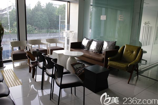 韓國透明牙科醫(yī)院環(huán)境圖 韓國透明牙科醫(yī)院環(huán)境圖