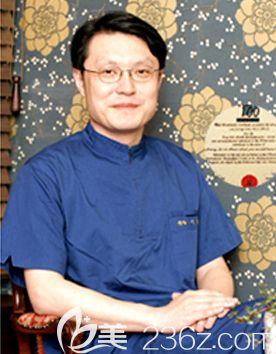 李亨株 韓國Rose and整形醫(yī)院院長 李亨株 韓國Rose and整形醫(yī)院院長