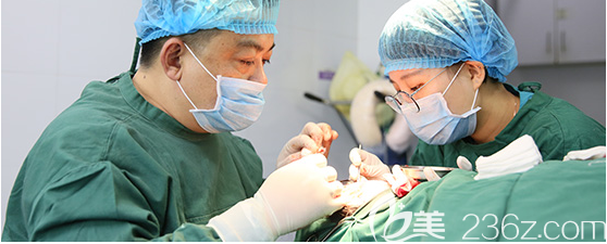 深圳鵬程醫(yī)院植發(fā)謝斌醫(yī)生植發(fā)手術過程圖