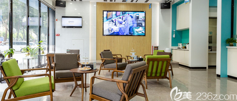 廣州青逸植發(fā)醫(yī)院內部大廳環(huán)境圖 廣州青逸植發(fā)醫(yī)院內部大廳環(huán)境圖
