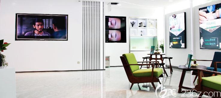 深圳青逸植發(fā)醫(yī)院大廳環(huán)境圖 深圳青逸植發(fā)醫(yī)院大廳環(huán)境圖