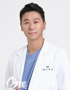 韓國美迪瑩整形醫(yī)院代表院長徐范信