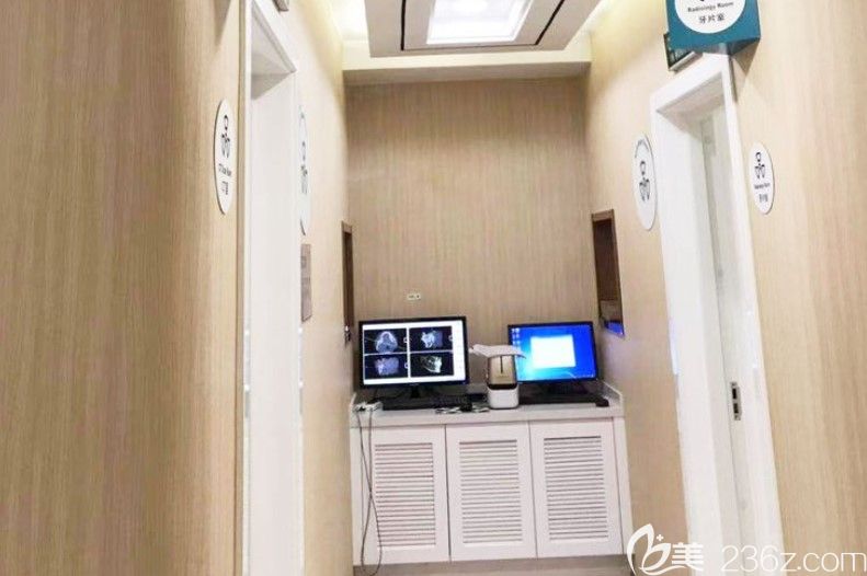 維樂口腔有一支專業(yè)化的醫(yī)生團(tuán)隊(duì) 維樂口腔有一支專業(yè)化的醫(yī)生團(tuán)隊(duì)