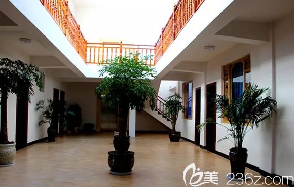 麗江德柏口腔醫(yī)院大廳環(huán)境