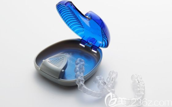 美國隱適美牙套及牙套盒展示圖 美國隱適美牙套及牙套盒展示圖