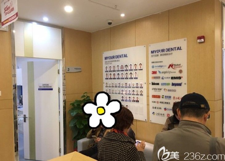 馬建民院長(zhǎng)的診室外邊一大早等候的人就非常多 馬建民院長(zhǎng)的診室外邊一大早等候的人就非常多