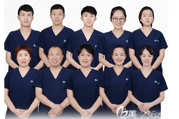 西諾口腔醫(yī)生團隊各成員合影照片 西諾口腔醫(yī)生團隊各成員合影照片