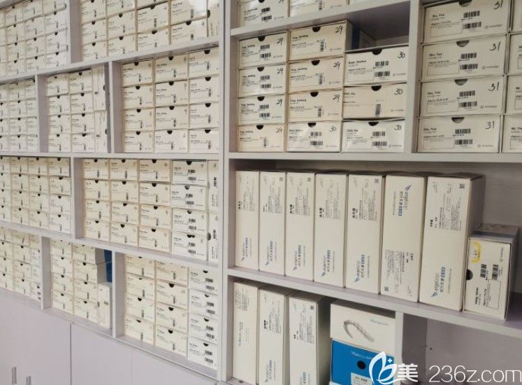 西諾口腔排列滿滿的正畸庫