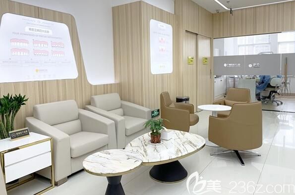 廣州陽光樹口腔顧客休息區(qū)環(huán)境