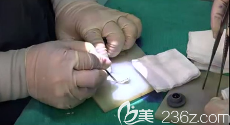 曾高隆鼻材料雕刻過程圖