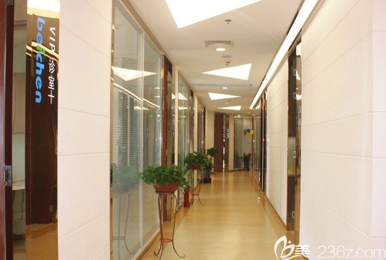 貝臣口腔科室外走廊