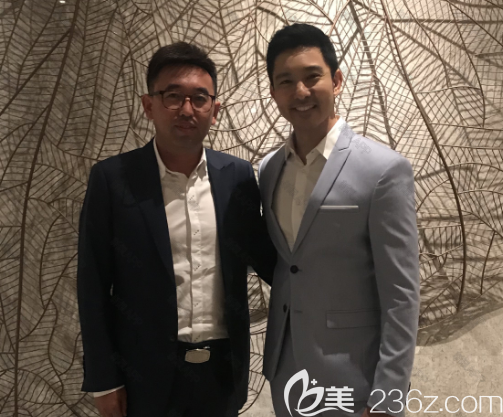 <!--<i data=20240703-sp></i>-->院長與有名整形醫(yī)師的合影 <!--<i data=20240703-sp></i>-->院長與有名整形醫(yī)師的合影