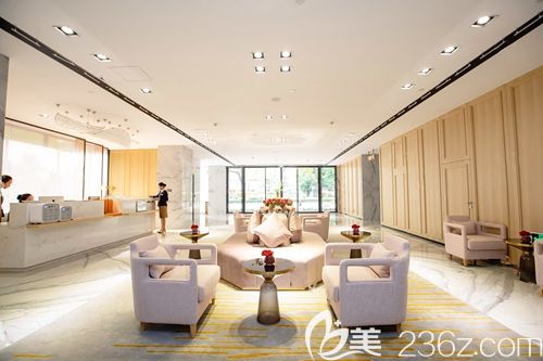 廣州韓妃植發(fā)專為發(fā)友解決脫發(fā)