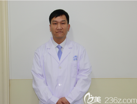 福州碧蓮盛植發(fā)醫(yī)生李世濤 福州碧蓮盛植發(fā)醫(yī)生李世濤