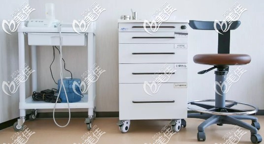 整齊干凈的醫(yī)療器械