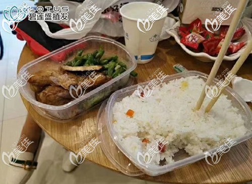 植發(fā)手術(shù)過程中途休息