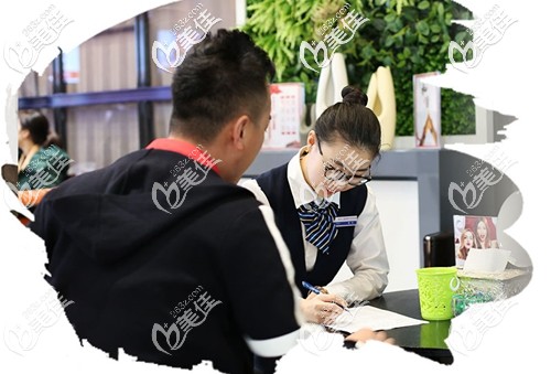 為顧客提供全年365天專業(yè)醫(yī)療服務(wù) 為顧客提供全年365天專業(yè)醫(yī)療服務(wù)