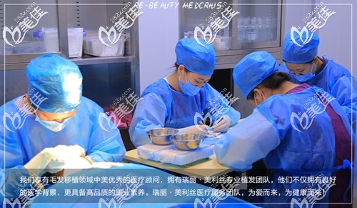 院內(nèi)專業(yè)植發(fā)醫(yī)師團(tuán)隊(duì) 院內(nèi)專業(yè)植發(fā)醫(yī)師團(tuán)隊(duì)