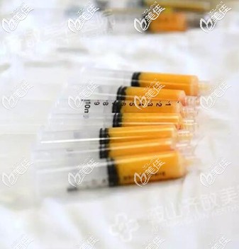 手術(shù)過程中抽取的自體脂肪 手術(shù)過程中抽取的自體脂肪