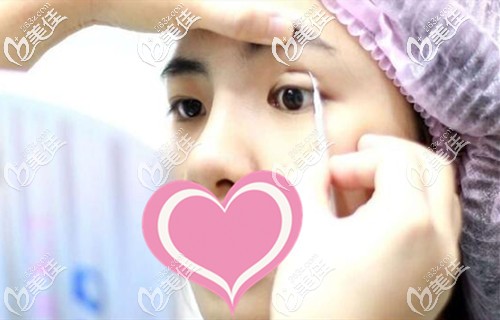 雙眼皮手術(shù)面診中 雙眼皮手術(shù)面診中