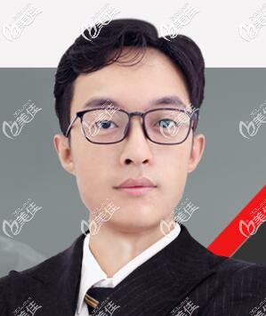 魏文龍 ，三亞微笑口腔美學(xué)修復(fù)科主任