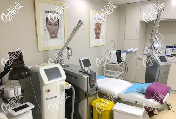 擁有各種先進(jìn)的毛發(fā)移植設(shè)備