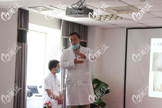 汪涌院長表示，醫(yī)療質(zhì)量關(guān)系到每一位客戶生命健康