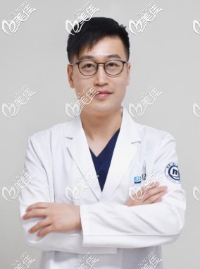 南通美奧口腔正畸科醫(yī)師梅小亮 南通美奧口腔正畸科醫(yī)師梅小亮