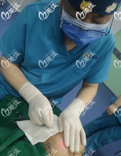 陳譽華院長為我做光纖溶脂瘦臉手術 陳譽華院長為我做光纖溶脂瘦臉手術