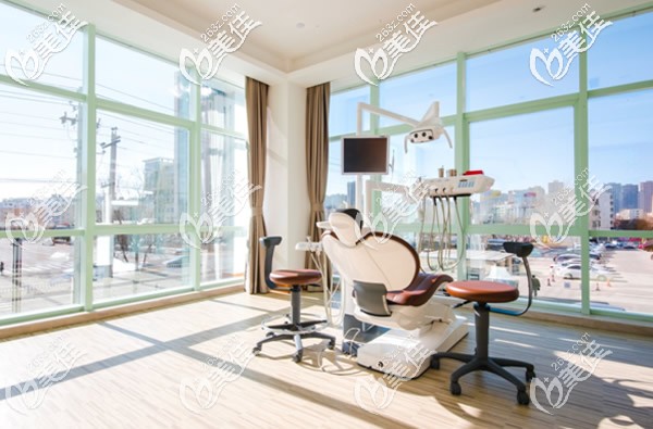 華醫(yī)口腔德系數(shù)字化種植室