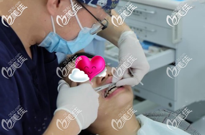 正畸是每顆牙都粘托槽 正畸是每顆牙都粘托槽