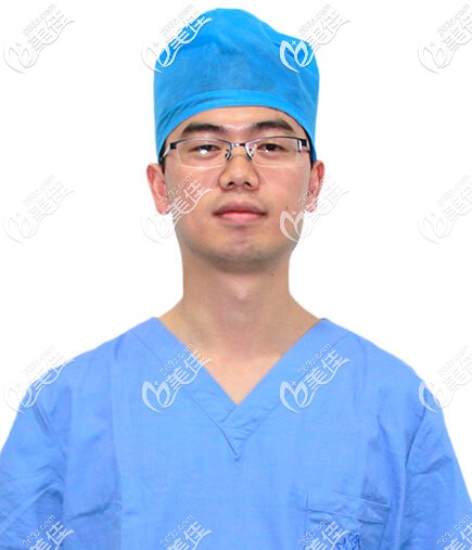 重慶碧蓮盛植發(fā)醫(yī)生梁峰