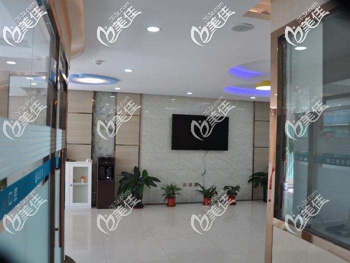 國醫(yī)康口腔的走廊大廳