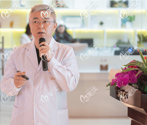 北京藝星連凱峰醫(yī)生宣講照 北京藝星連凱峰醫(yī)生宣講照