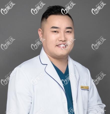 大連星妍醫(yī)療美容整形外科院長李偉 大連星妍醫(yī)療美容整形外科院長李偉