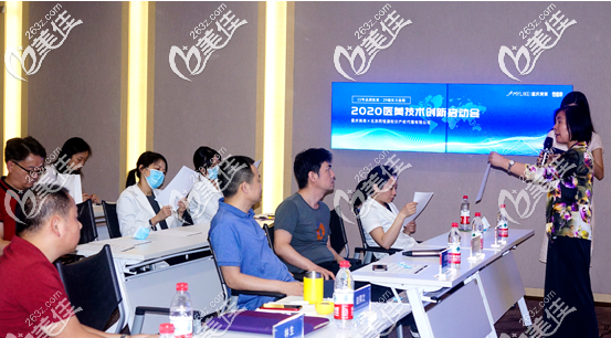 啟動會現場討論