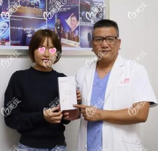 與雅美肖征剛院長(zhǎng)合影