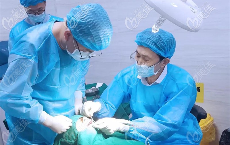 穿翼板VIIV即刻種植現(xiàn)場